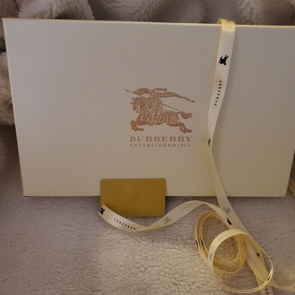 BURBERRY SCARF BOX/RIBBON/CARD - Picture 2 of 6